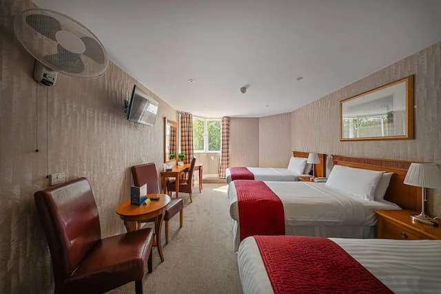 布萊克希斯克拉倫登飯店-三人房 (Crown, 1 Double and 1 Single Beds)-7