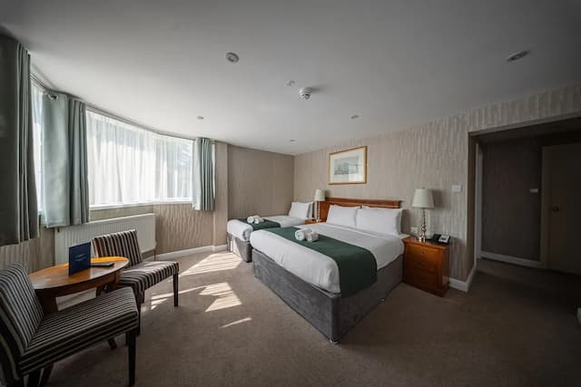 布萊克希斯克拉倫登飯店-三人房 (Crown, 1 Double and 1 Single Beds)-5