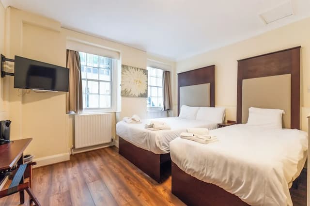 아스토리아 호텔-트리플룸, 앙스위트 (Double & Single Bed)-4