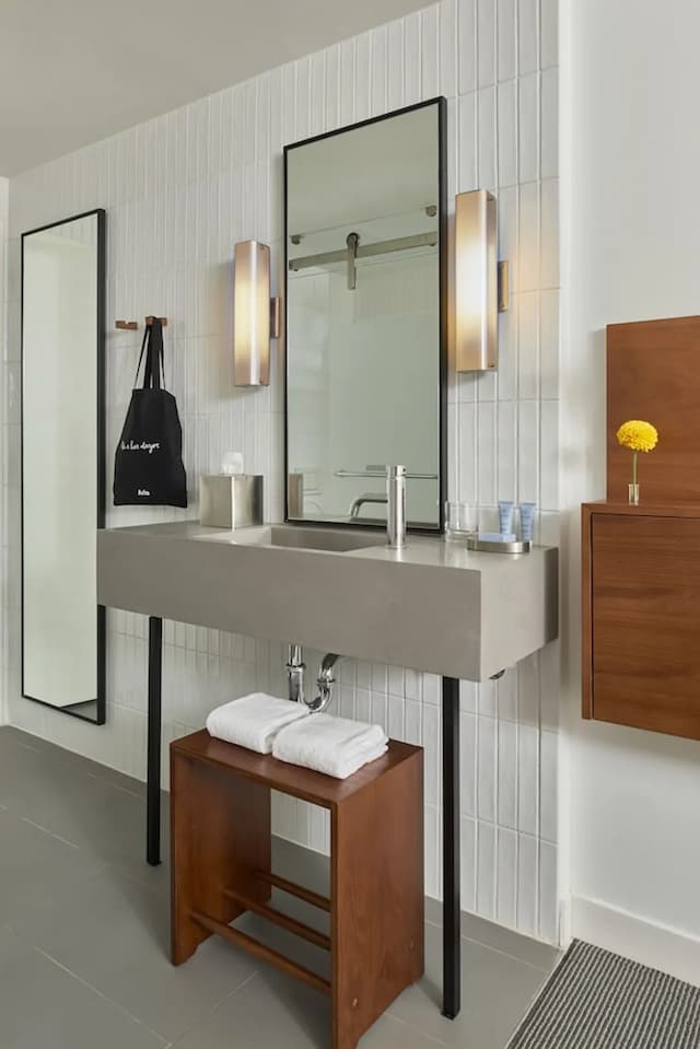 Arlo SoHo-1 Queen Bed (Courtyard)-10