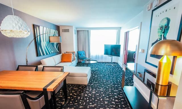 キンプトン ホテル パロマー ロサンゼルス ビバリーヒルズ バイ IHG-ルーム キングベッド 1 台 バリアフリー 禁煙 (Communications, Tub, Roll-In Shower)-8