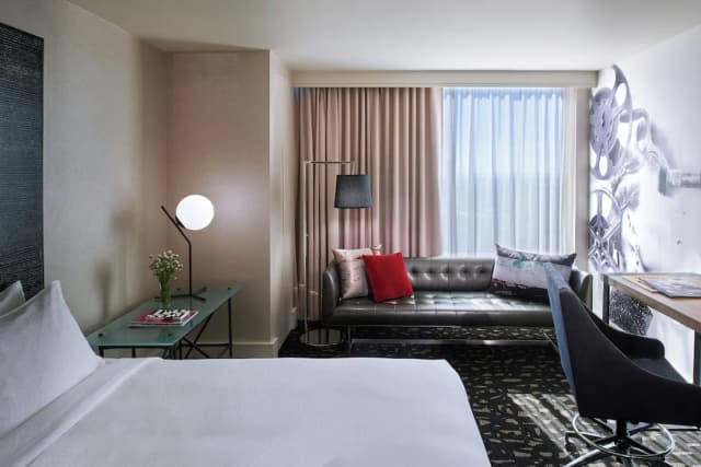 キンプトン ホテル パロマー ロサンゼルス ビバリーヒルズ バイ IHG-ルーム キングベッド 1 台 ヒルビュー (Beverly Hills View)-1