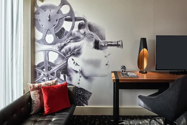 キンプトン ホテル パロマー ロサンゼルス ビバリーヒルズ バイ IHG-ルーム キングベッド 1 台 バリアフリー 禁煙 (Communications, Accessible Tub)-5