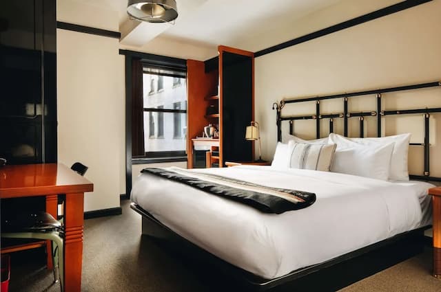 시카고 애슬레틱 어소시에이션, 하얏트 호텔-룸, 킹사이즈침대 1개-3