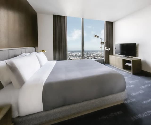 InterContinental Los Angeles Downtown by IHG-Suite, 1 Bedroom, Accessible Bathtub (Communication, Mobility)-3