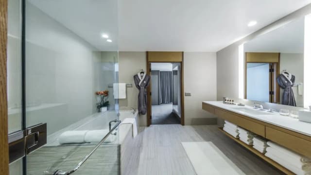 InterContinental Los Angeles Downtown by IHG-Suite, 1 King Bed, Club Lounge Access, City View-7