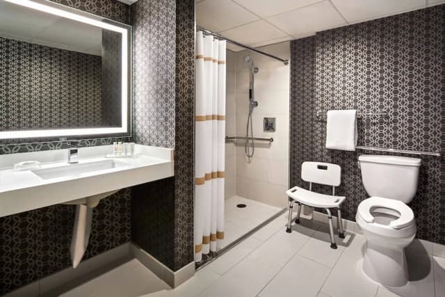 ロサンゼルス・エアポート・マリオット-ルーム ダブルベッド 2 台 (Mobility Accessible, Roll-In Shower)-5