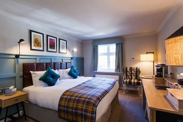 白鹿飯店-豪華客房 (King)-1