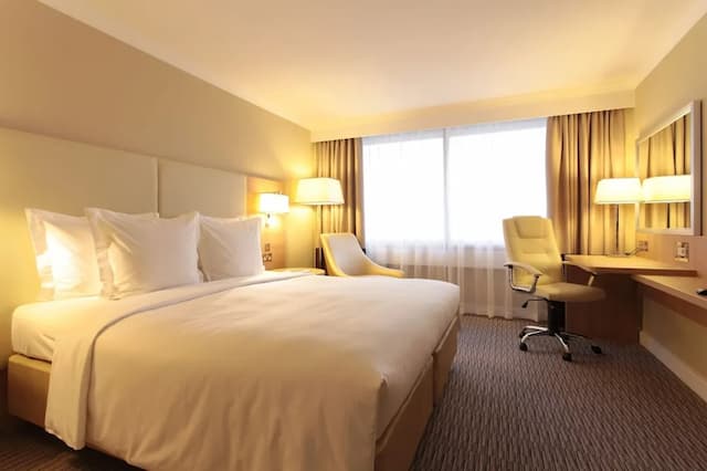 ルネッサンス ロンドン ヒースロー ホテル-スーペリア ルーム クイーンベッド 1 台 (View)-4