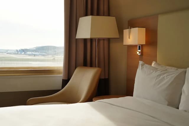 ルネッサンス ロンドン ヒースロー ホテル-エグゼクティブ スイート クイーンベッド 1 台-5