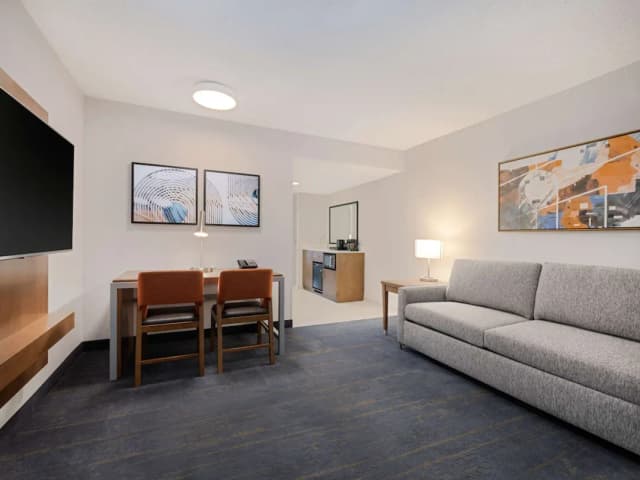 엠버시 스위트 바이 힐튼 시카고 다운타운 리버 노스-스위트, 킹사이즈침대 1개, 장애인 지원 (Roll-In Shower)-3