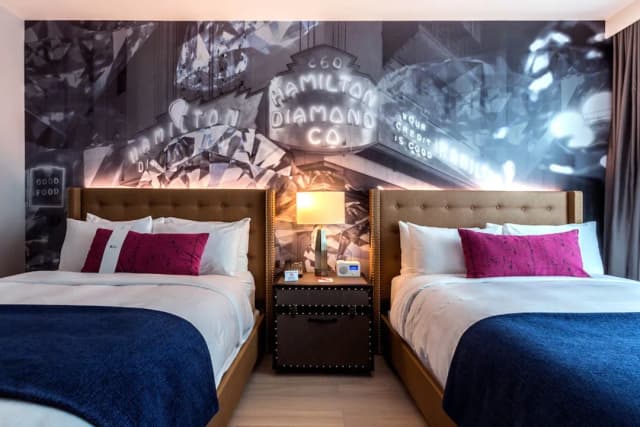 호텔 인디고 로스앤젤레스 다운타운 바이 IHG-스탠다드룸, 퀸사이즈침대 2개, 롤인 샤워 시설 (Roll-In Shower)-2