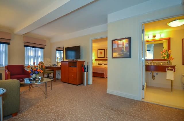 聖卡洛斯酒店-尊貴套房, 1 張特大雙人床-1