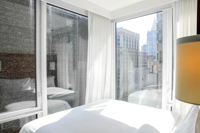 Arlo NoMad-Essential King-3