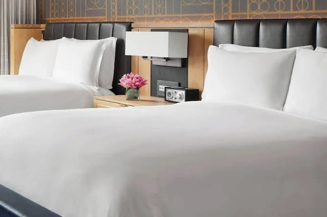 ザ リッツ カールトン シカゴ-ルーム ダブルベッド 2 台 シティビュー (Mobility Accessible, Tub)-2