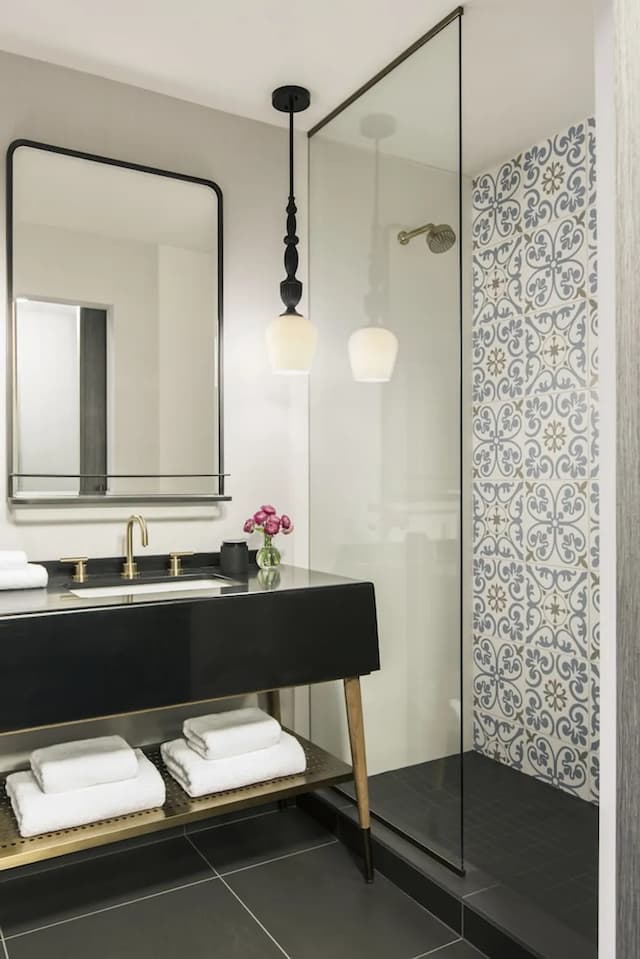 キンプトン グレイ ホテル バイ IHG-プレミアム ルーム キングベッド 1 台 (Walk-In Shower)-6