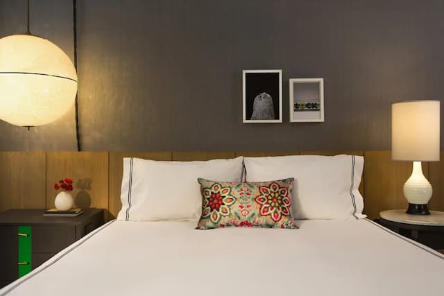 キンプトン グレイ ホテル バイ IHG-プレミアム ルーム キングベッド 1 台 (Exercise Bike)-2