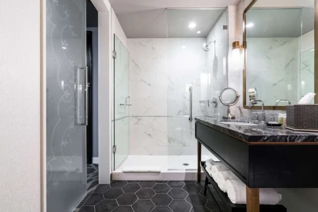 ロンドンハウス シカゴ キュリオ コレクション バイ ヒルトン-ルーム キングベッド 1 台 リバービュー-3