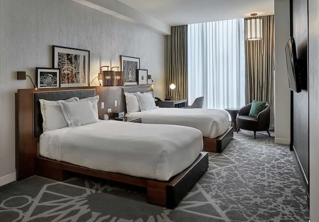 런던하우스 시카고, 큐리오 컬렉션 바이 힐튼-룸, 더블침대 2개, 장애인 지원, 욕조-1