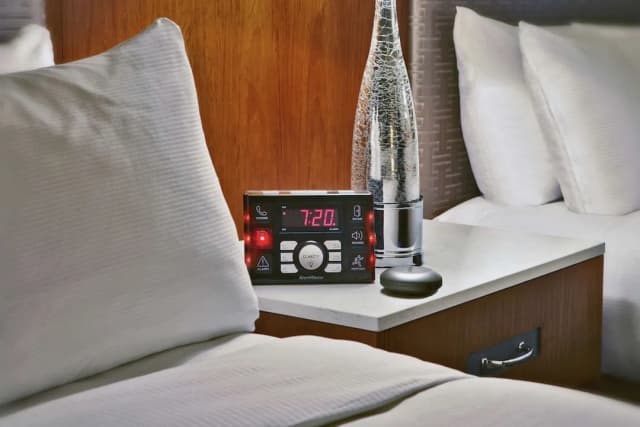 Hilton Chicago-Room, 1 King Bed, Accessible (Hearing)-3