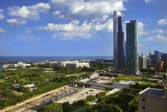 Hilton Chicago-Room, 1 King Bed, Lake View-4