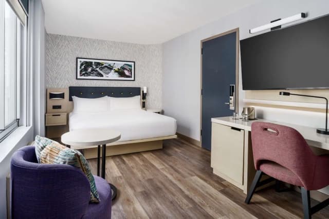 DoubleTree by Hilton New York Midtown Fifth Ave-Room, 1 King Bed-11
