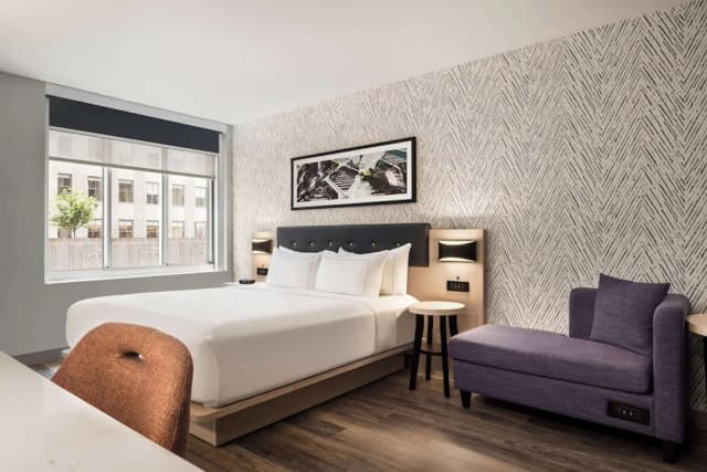 DoubleTree by Hilton New York Midtown Fifth Ave-Room, 1 King Bed-9