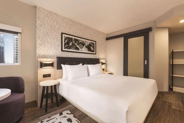 DoubleTree by Hilton New York Midtown Fifth Ave-Room, 1 King Bed-7