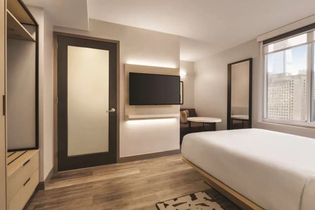 DoubleTree by Hilton New York Midtown Fifth Ave-Studio Suite, 1 King Bed-15