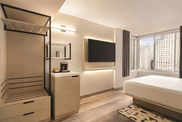 DoubleTree by Hilton New York Midtown Fifth Ave-Studio Suite, 1 King Bed-2