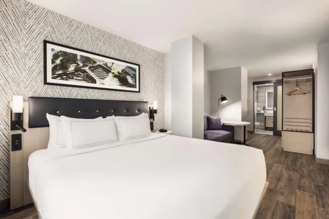 DoubleTree by Hilton New York Midtown Fifth Ave-Studio Suite, 1 King Bed-10
