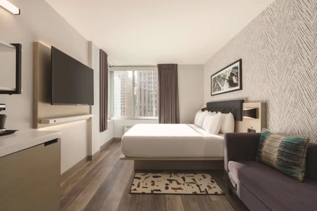 DoubleTree by Hilton New York Midtown Fifth Ave-Studio Suite, 1 King Bed-7