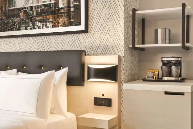 DoubleTree by Hilton New York Midtown Fifth Ave-Studio Suite, 1 King Bed-1