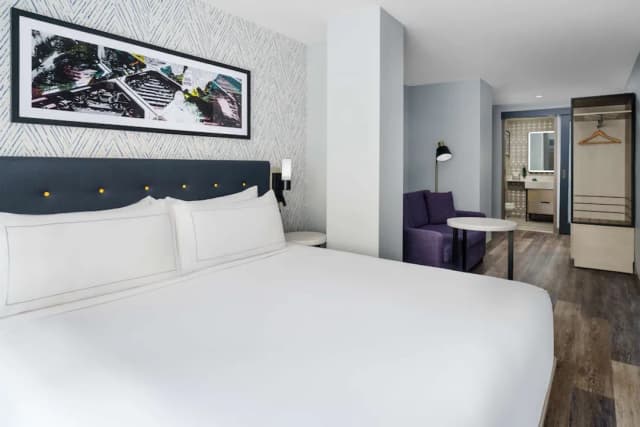 DoubleTree by Hilton New York Midtown Fifth Ave-Room, 1 King Bed, Accessible (Hearing)-2