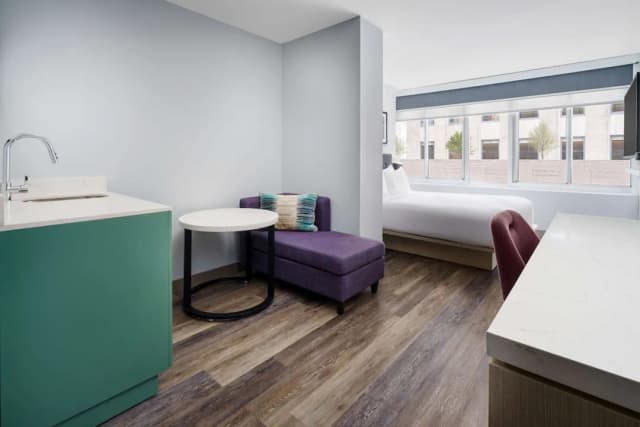 DoubleTree by Hilton New York Midtown Fifth Ave-Deluxe Room, 1 Queen Bed-1