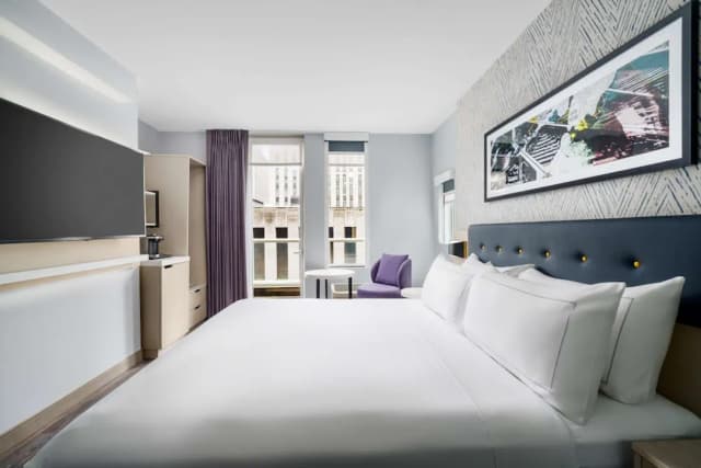 DoubleTree by Hilton New York Midtown Fifth Ave-Room, 1 King Bed, Balcony-3