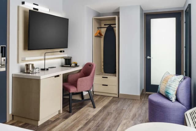 DoubleTree by Hilton New York Midtown Fifth Ave-Room, 1 King Bed, Balcony-1