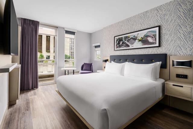 DoubleTree by Hilton New York Midtown Fifth Ave-Room, 1 King Bed, Balcony-2
