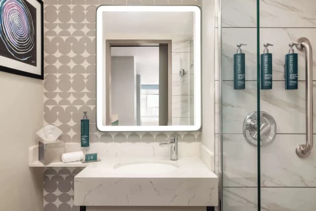 DoubleTree by Hilton New York Midtown Fifth Ave-Room, 1 King Bed, City View-6