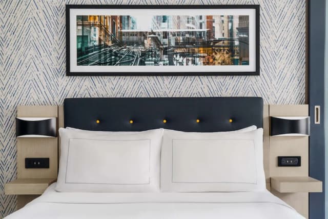 DoubleTree by Hilton New York Midtown Fifth Ave-Room, 1 Queen Bed-2