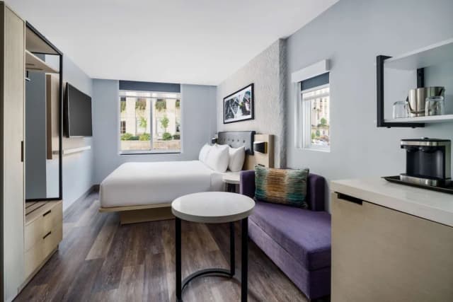 DoubleTree by Hilton New York Midtown Fifth Ave-Room, 1 Queen Bed-4