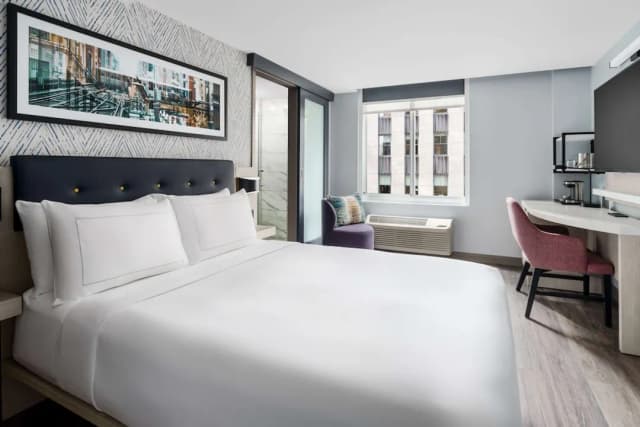 DoubleTree by Hilton New York Midtown Fifth Ave-Room, 1 Queen Bed, City View-1