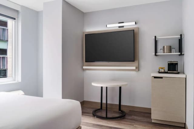 DoubleTree by Hilton New York Midtown Fifth Ave-Studio Suite, 1 King Bed, Accessible (Roll-In Shower)-1