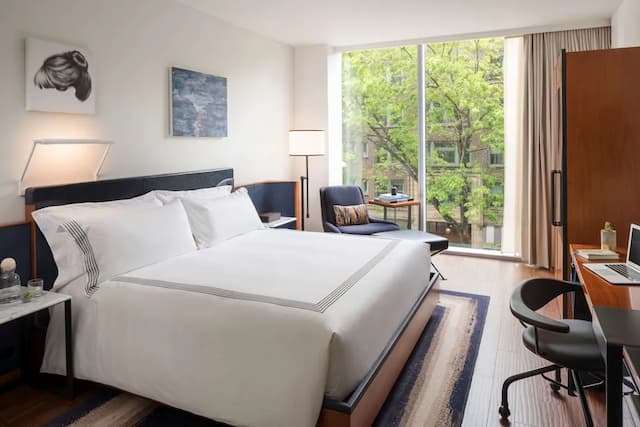 Thompson Seattle, by Hyatt-Room, 1 King Bed, City View-1