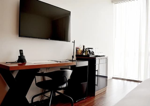 Thompson Seattle, by Hyatt-Studio Suite, Accessible (Shower)-6