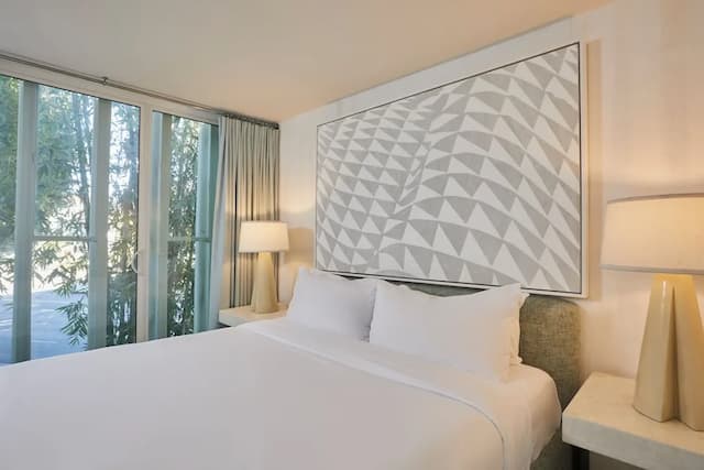 Avalon Hotel Beverly Hills, a Member of Design Hotels-Deluxe Room, 1 King Bed-1