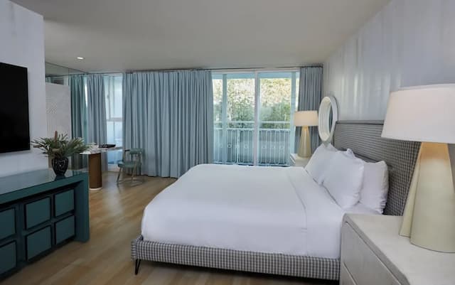 Avalon Hotel Beverly Hills, a Member of Design Hotels-Junior Suite, Balcony-1