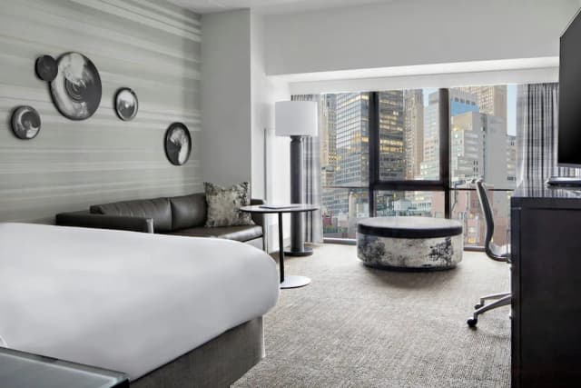 New York Marriott Marquis-Room, 1 King Bed (Times Square View Room)-4