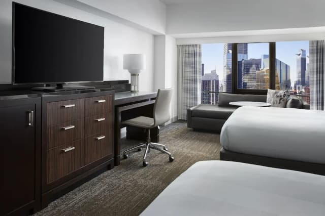 뉴욕 메리어트 마르퀴스-패밀리룸, 침대(여러 개), 코너 (2 Double Beds, 1 King Bed, Sofa Bed)-2