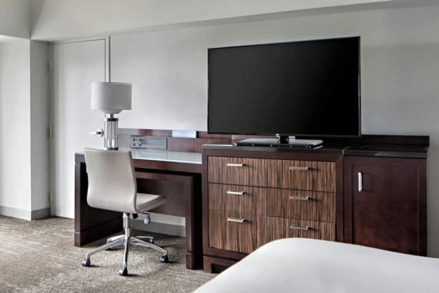 뉴욕 메리어트 마르퀴스-패밀리룸, 침대(여러 개), 코너 (2 Double Beds, 1 King Bed, Sofa Bed)-4